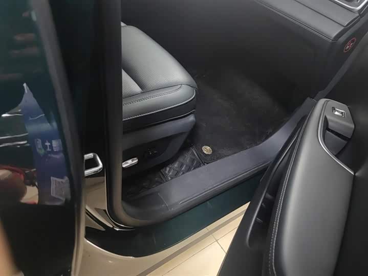 Фото 8 - LiXiang One