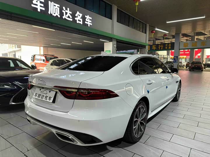 Фото 8 - Jaguar XF L
