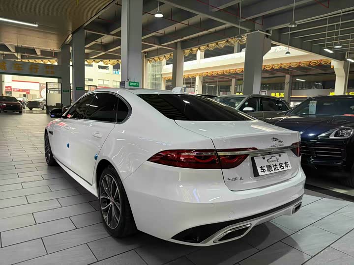 Фото 9 - Jaguar XF L