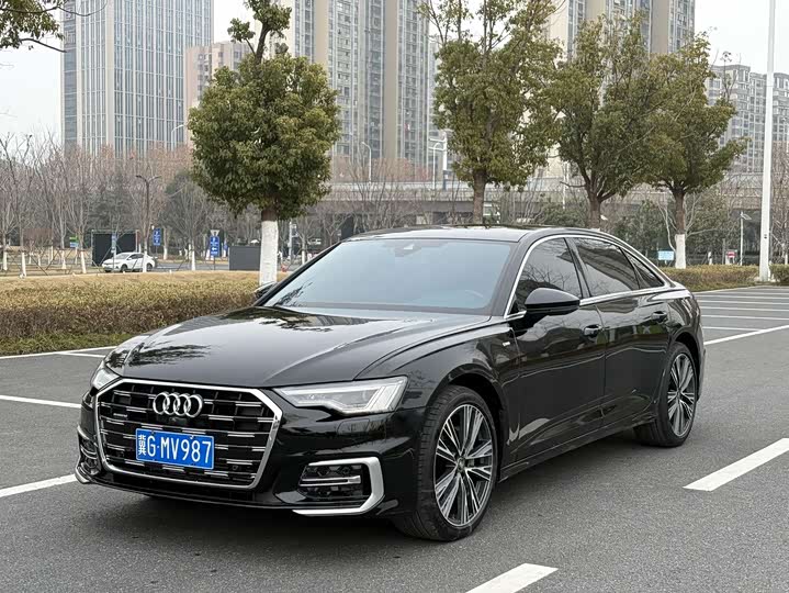 Фото 1 - Audi A6L