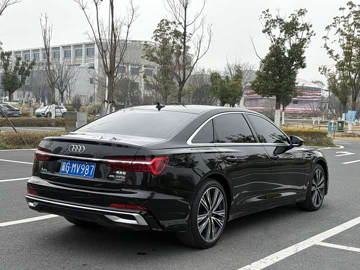 Фото 4 - Audi A6L