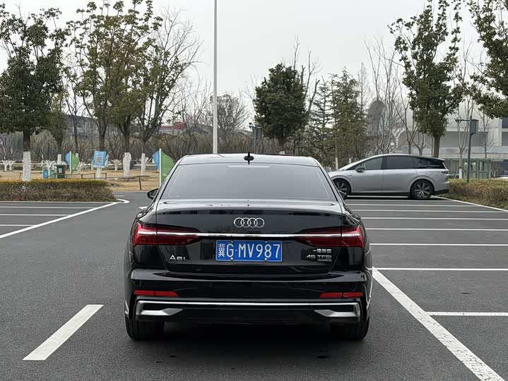 Фото 5 - Audi A6L