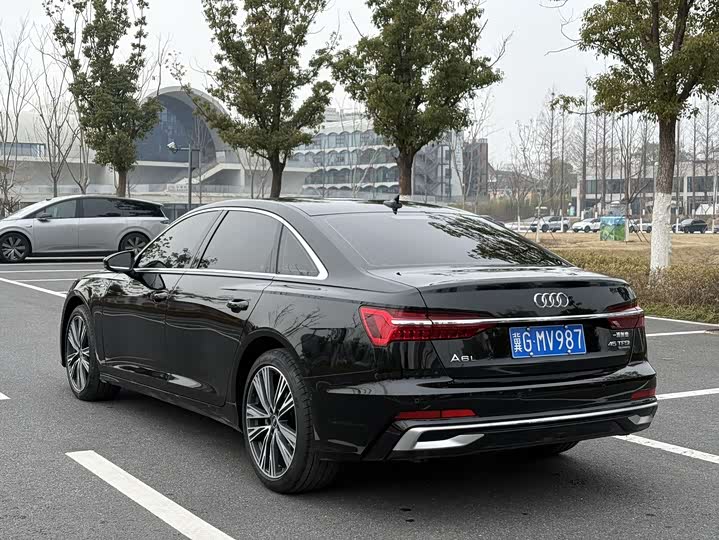 Фото 6 - Audi A6L