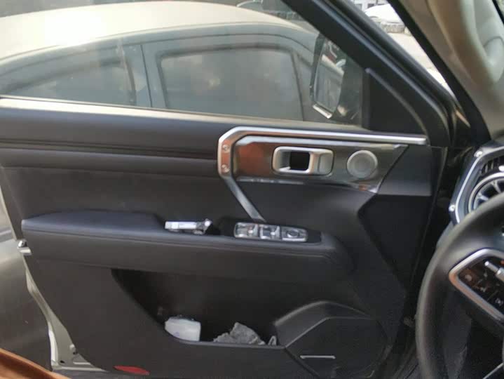 Фото 7 - Tank 400 Hybrid