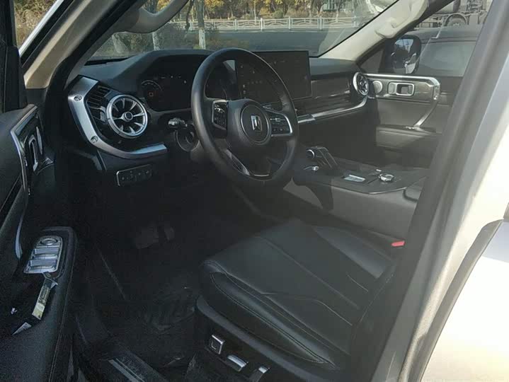 Фото 9 - Tank 400 Hybrid