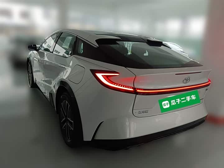 Фото 9 - Toyota bZ5