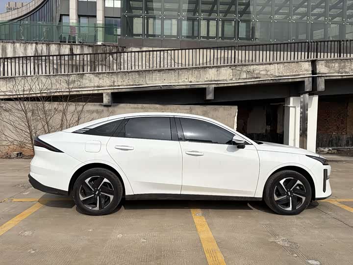 Фото 4 - Geely Galaxy L6