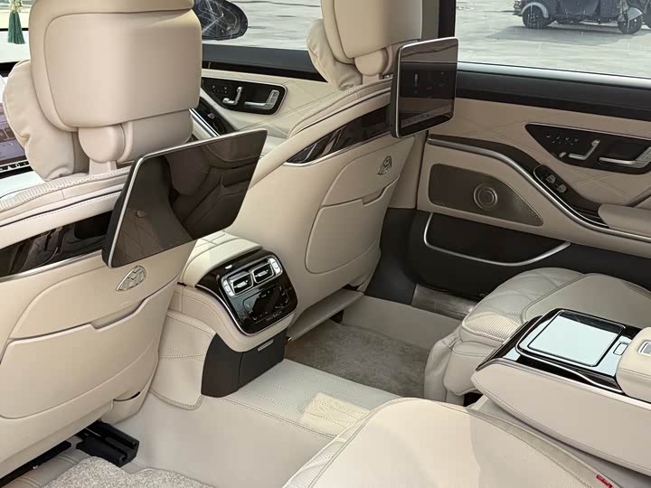 Фото 9 - Mercedes-Benz Maybach S-Class