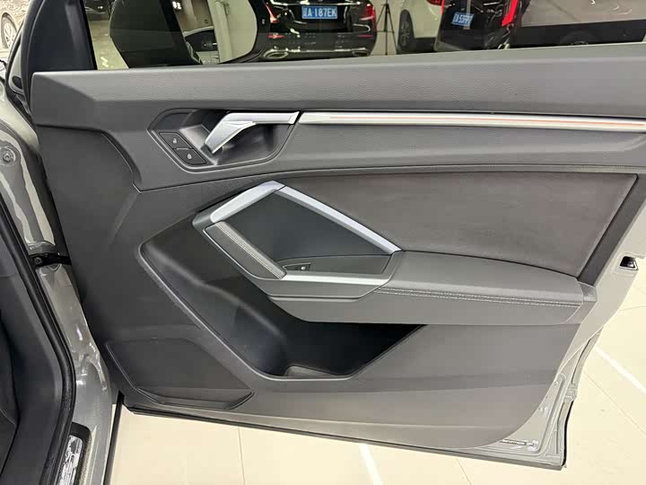 Фото 4 - Audi Q3