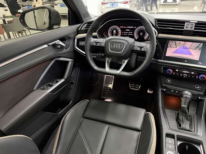 Фото 9 - Audi Q3