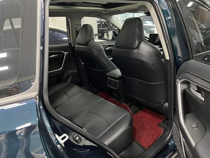 Фото 9 - Toyota Wildlander