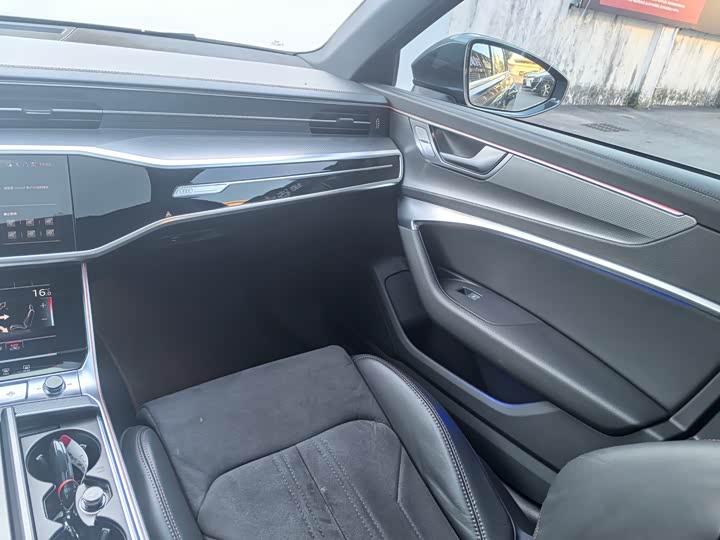 Фото 8 - Audi A6L