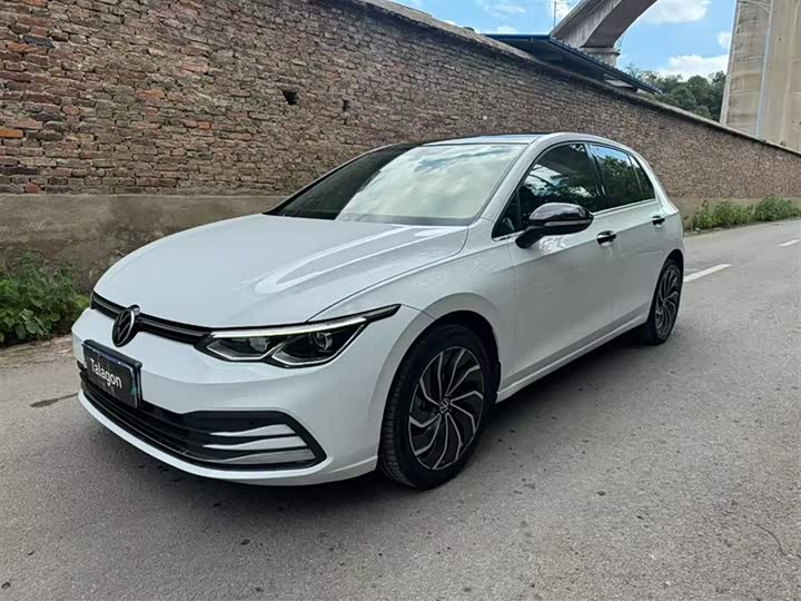 Фото 1 - Volkswagen Golf