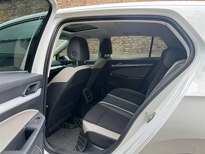 Фото 6 - Volkswagen Golf