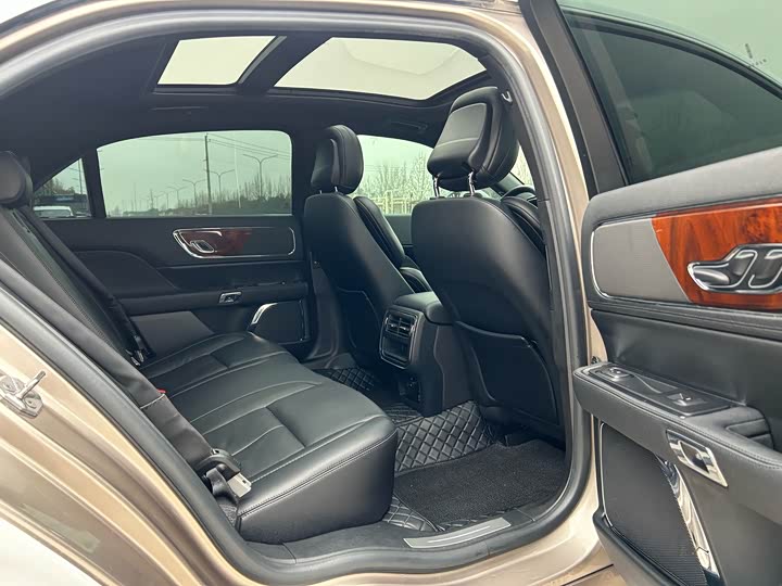 Фото 8 - Lincoln Continental