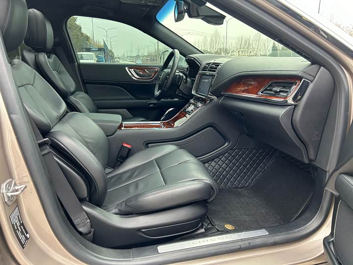 Фото 9 - Lincoln Continental