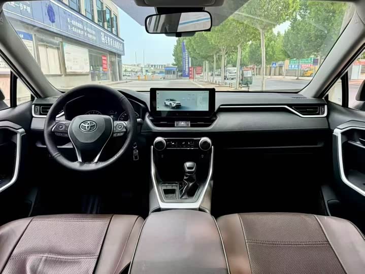 Фото 7 - Toyota RAV4