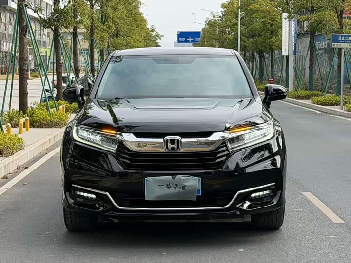 Фото 2 - Honda Avancier