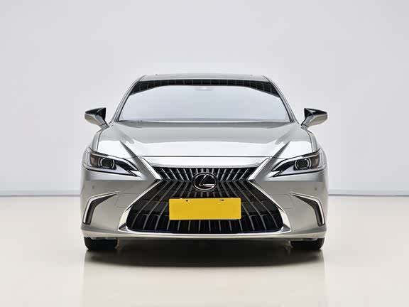 Фото 2 - Lexus ES