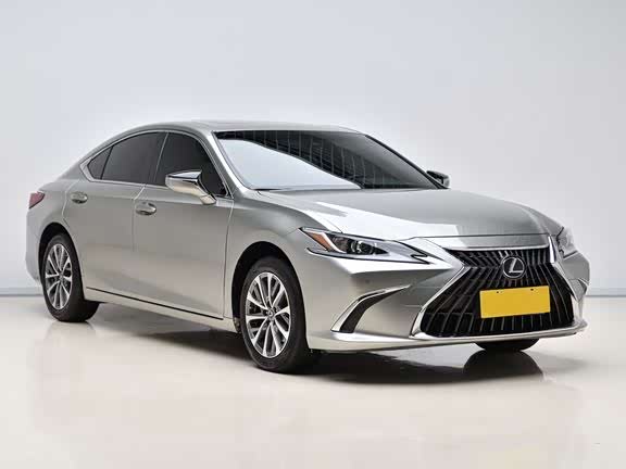 Фото 3 - Lexus ES