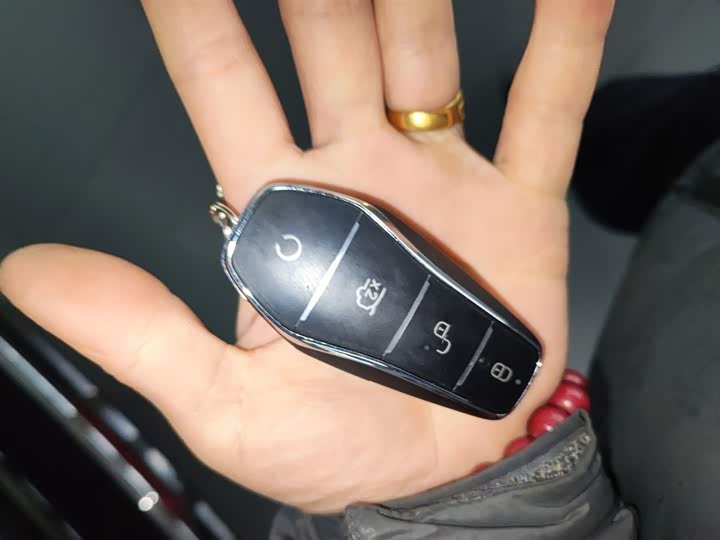 Фото 9 - BYD Yuan Up