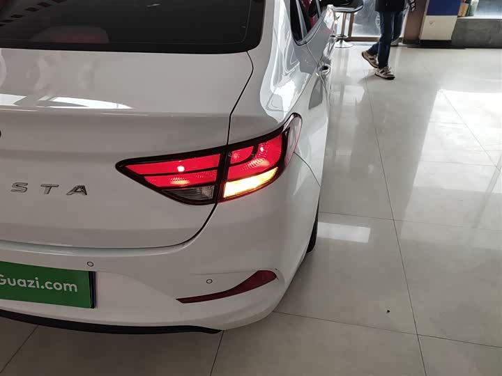 Фото 8 - Hyundai Celesta