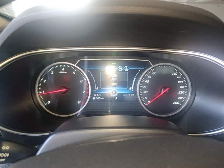 Фото 4 - Hongqi H5