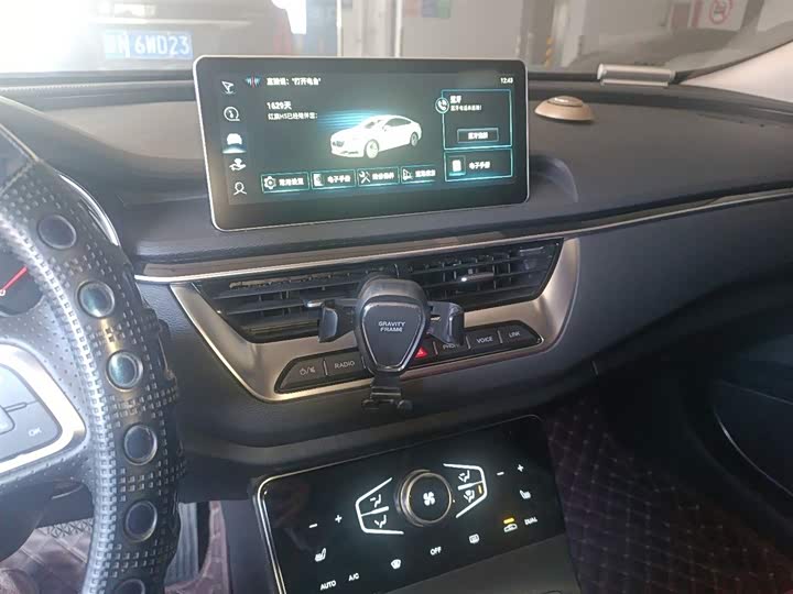 Фото 6 - Hongqi H5