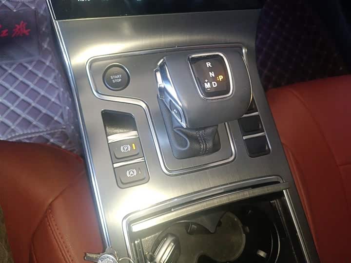 Фото 7 - Hongqi H5