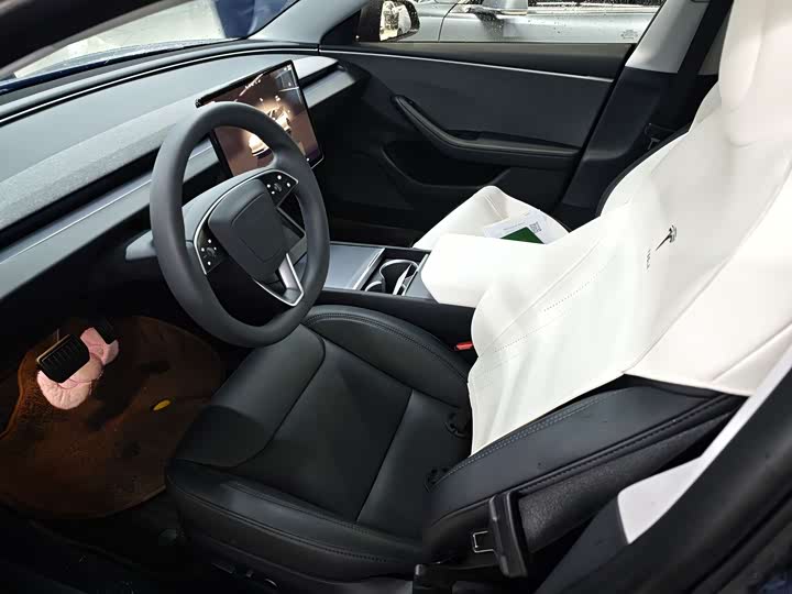 Фото 4 - Tesla Model 3