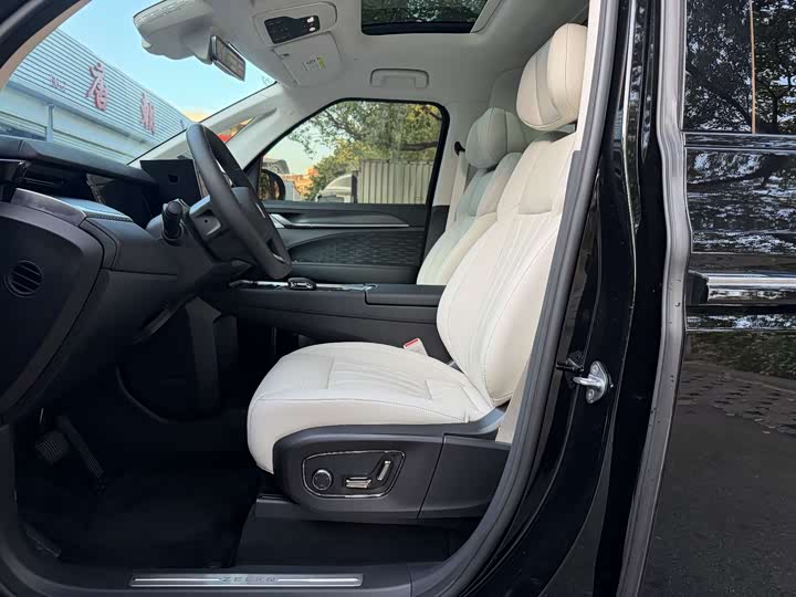 Фото 5 - Zeekr 009