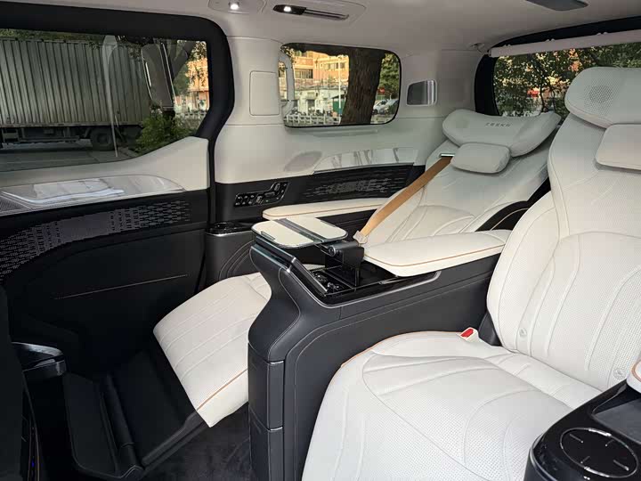 Фото 7 - Zeekr 009