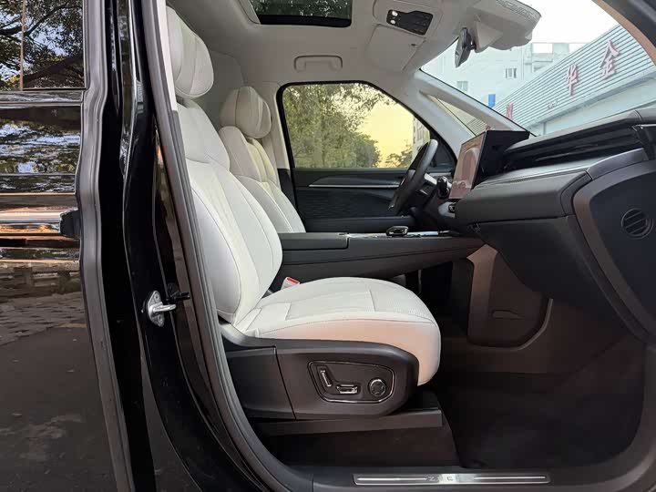 Фото 9 - Zeekr 009