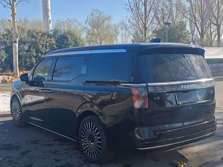 Фото 7 - Zeekr 009