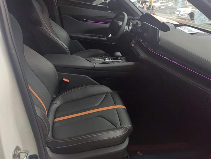 Фото 8 - Changan UNI-V