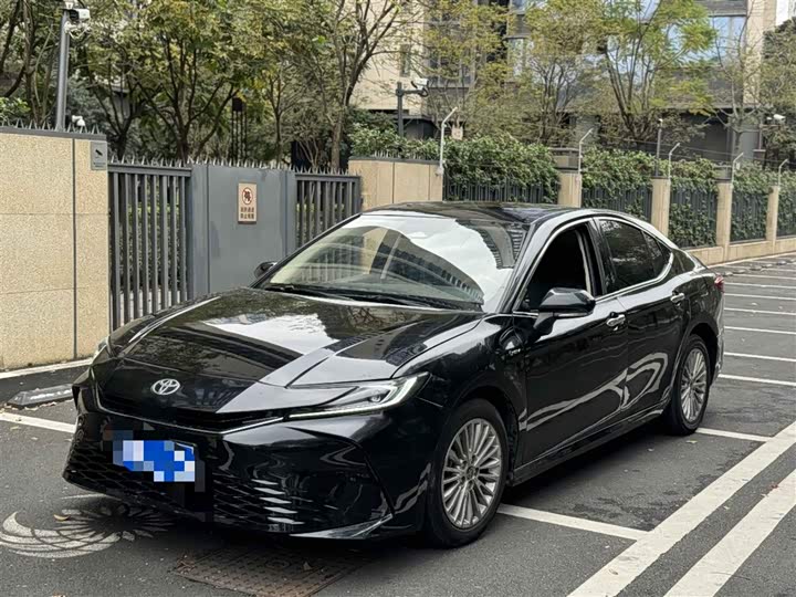 Фото 3 - Toyota Camry