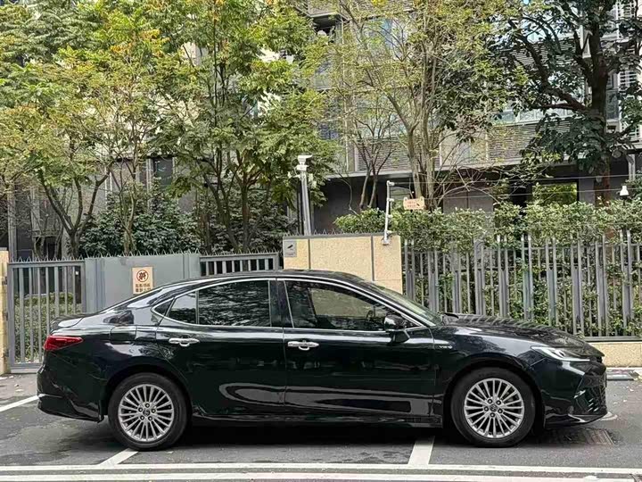 Фото 4 - Toyota Camry