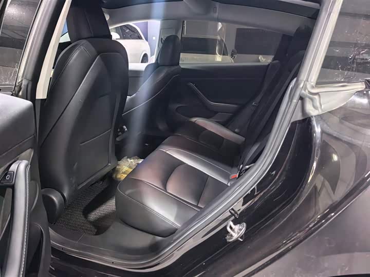 Фото 4 - Tesla Model 3