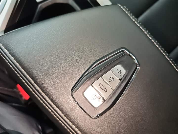 Фото 9 - Geely Emgrand