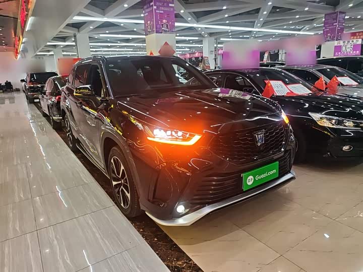 Фото 4 - Toyota Crown Kluger