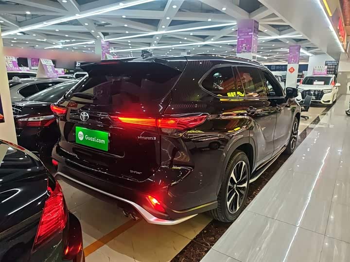 Фото 7 - Toyota Crown Kluger