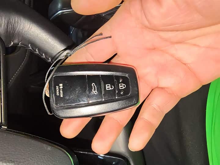 Фото 9 - Toyota Crown Kluger