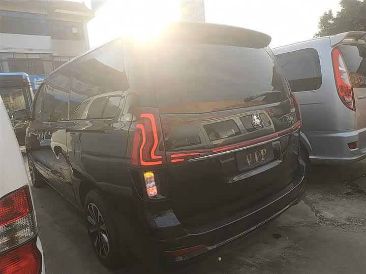 Фото 5 - Dongfeng Forthing M7