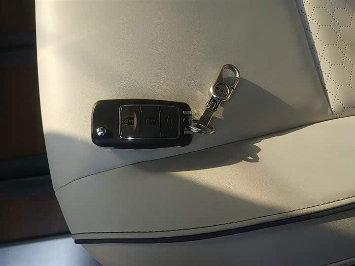 Фото 9 - Dongfeng Forthing M7