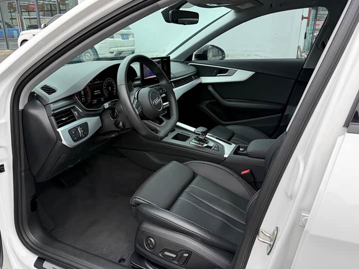 Фото 4 - Audi A4L