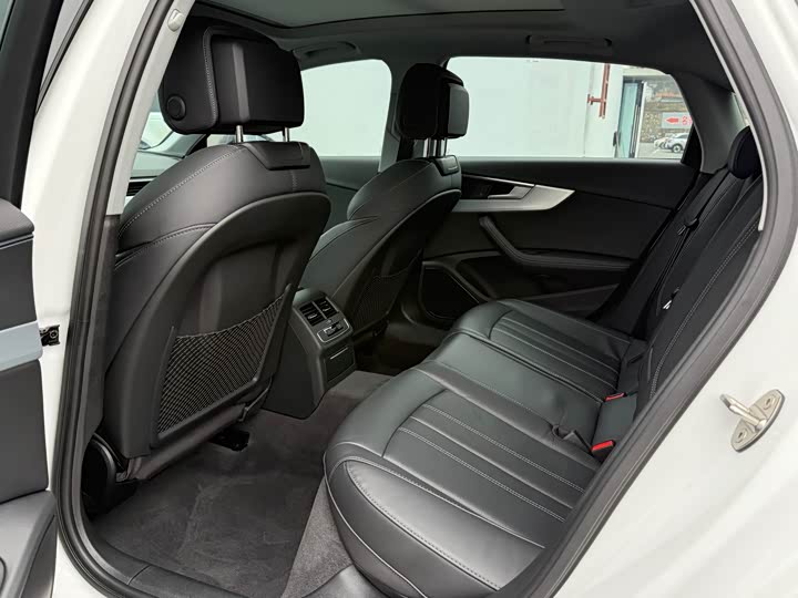 Фото 6 - Audi A4L