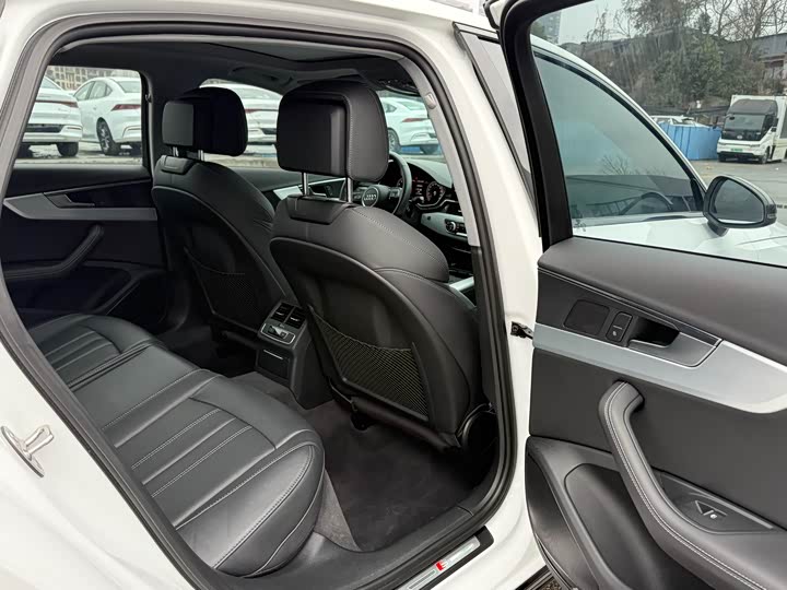 Фото 8 - Audi A4L