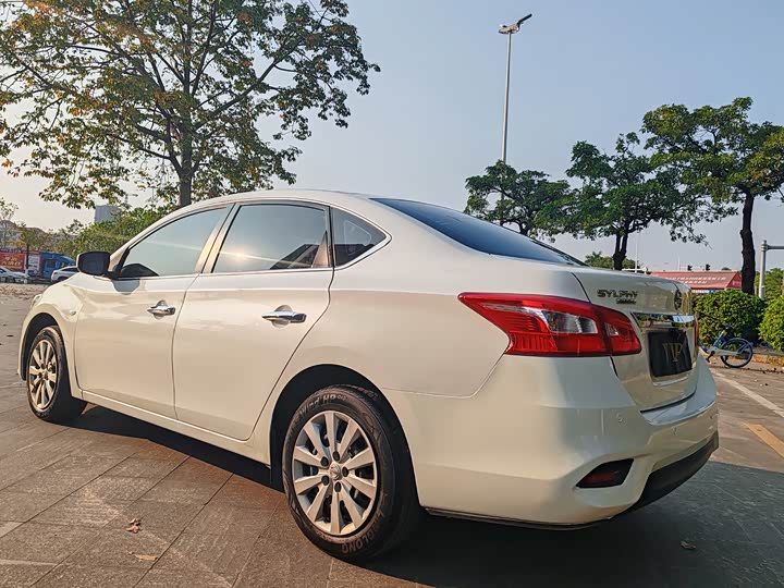 Фото 7 - Nissan Sylphy