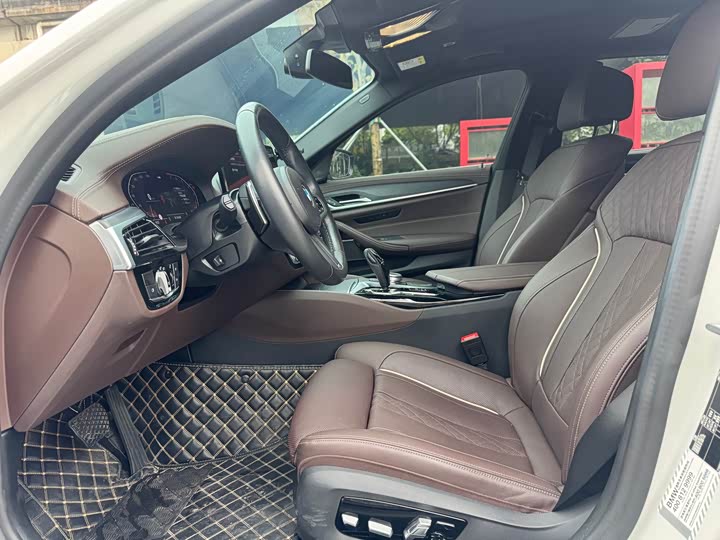 Фото 9 - BMW 5 Series