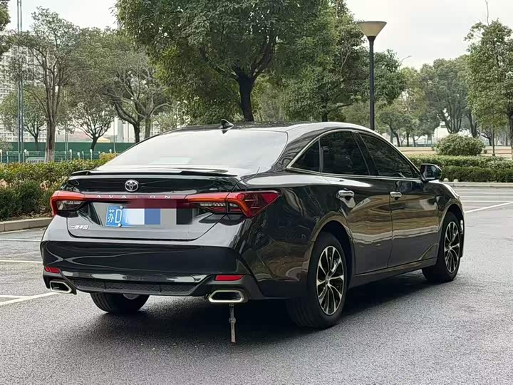 Фото 8 - Toyota Avalon